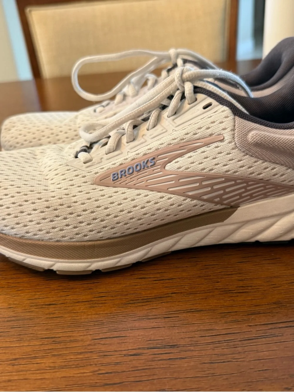 Brooks Anthem 6 - Picture 3 of 9